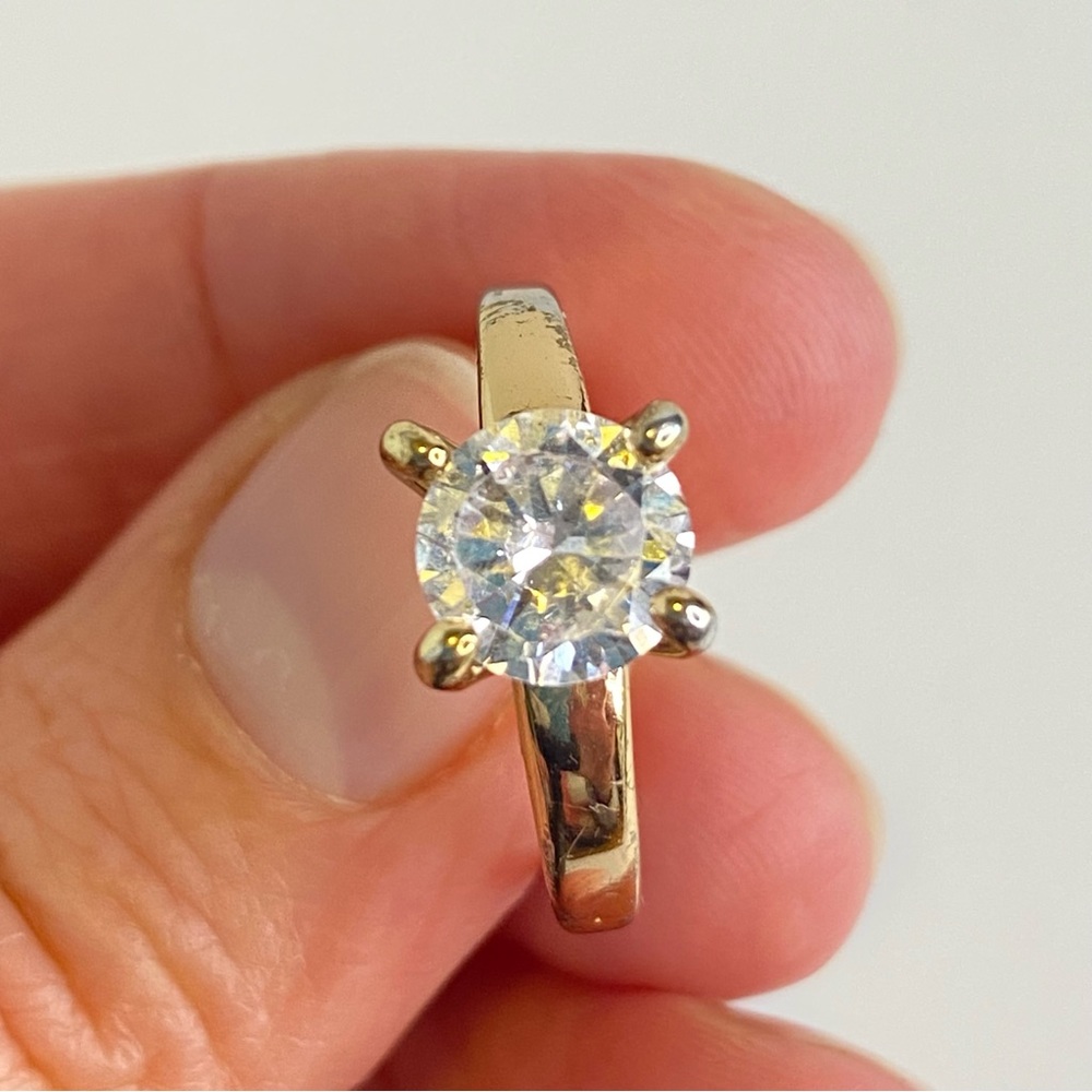 Clear Stone Solitaire Gold Tone Engagement Ring Classic Size 9 READ